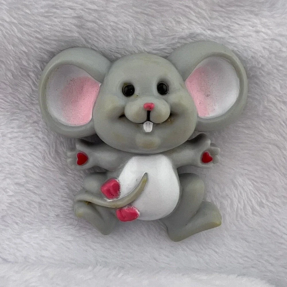 Russ Valentine Mouse Brooch Pin Gray with Red Hearts Vintage 1990s